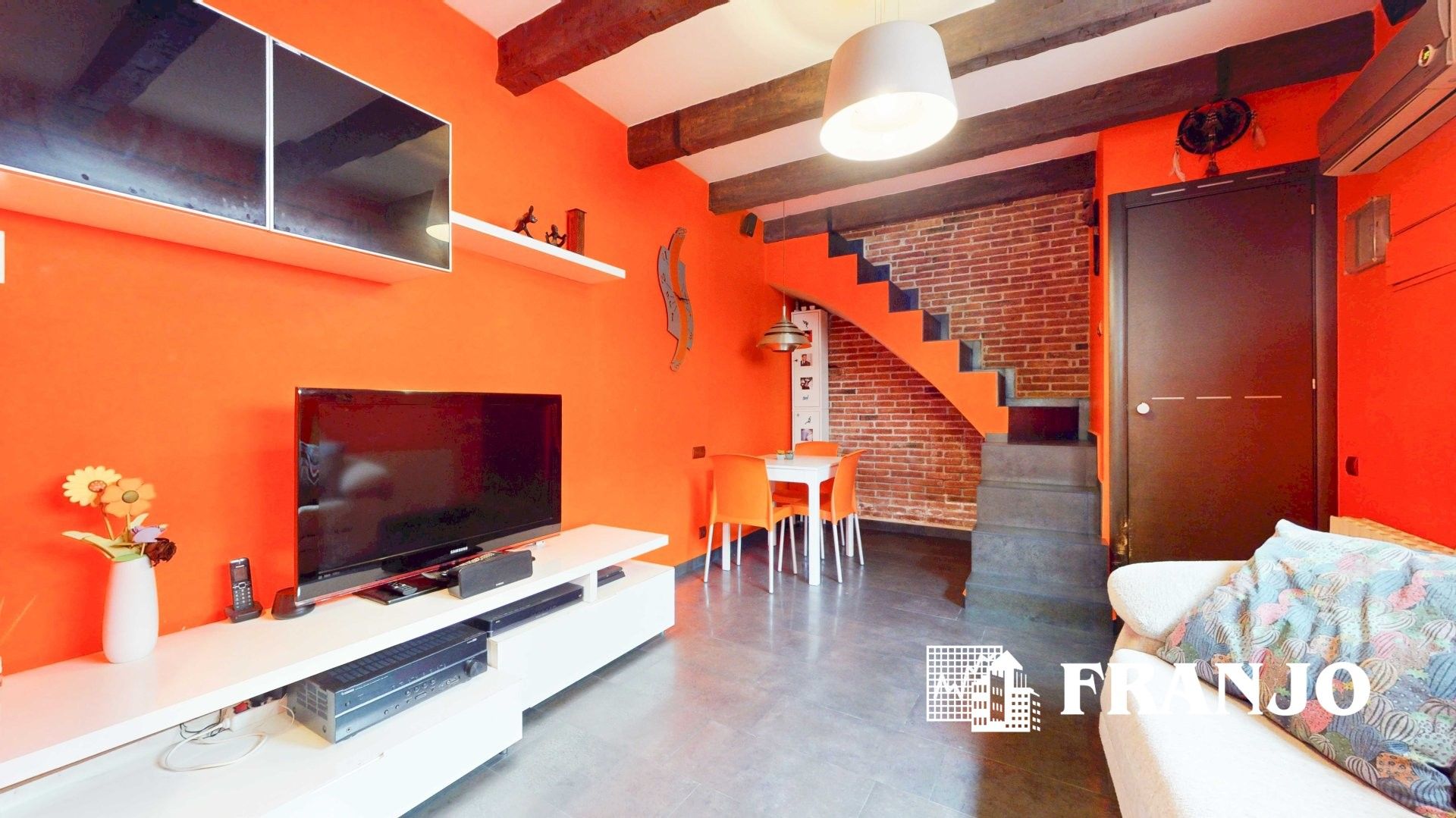 Sala d'estar de Casa adosada en venda en Sabadell amb Aire condicionat, Calefacció i Terrassa