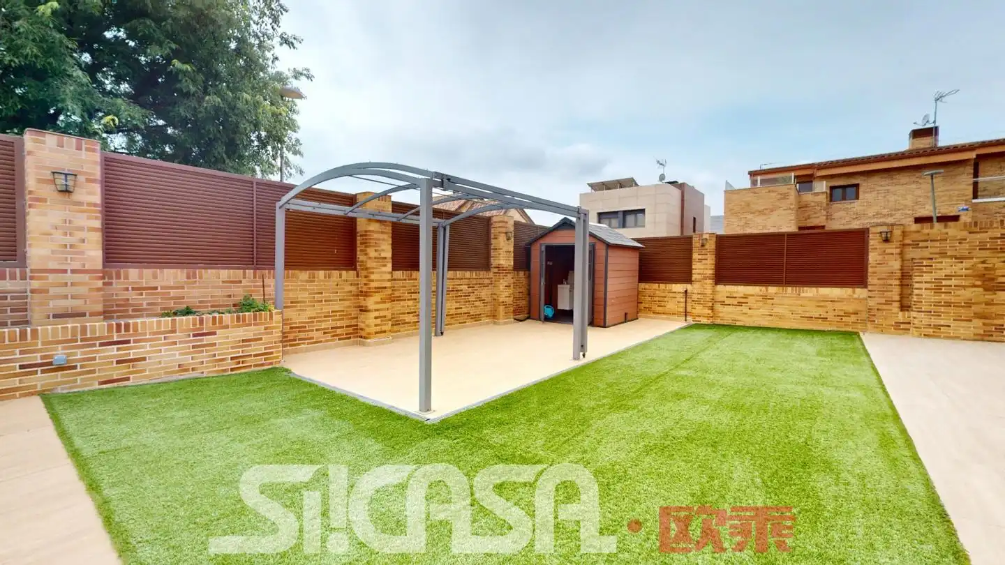 Semi-detached house with pool for sale in Parla Este, imagen 4