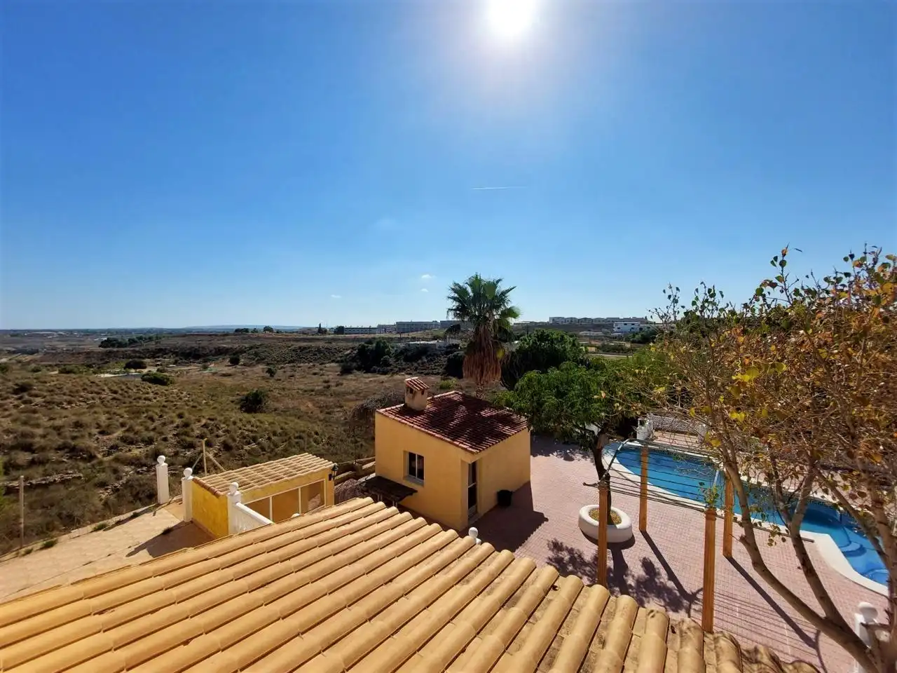 Außenansicht von Wohnung zum Verkauf in Elche / Elx mit Privatgarten, Schwimmbad und Möbliert