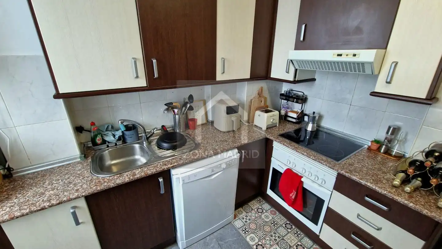 Kitchen of Flat for sale in Madrid  with Furnished