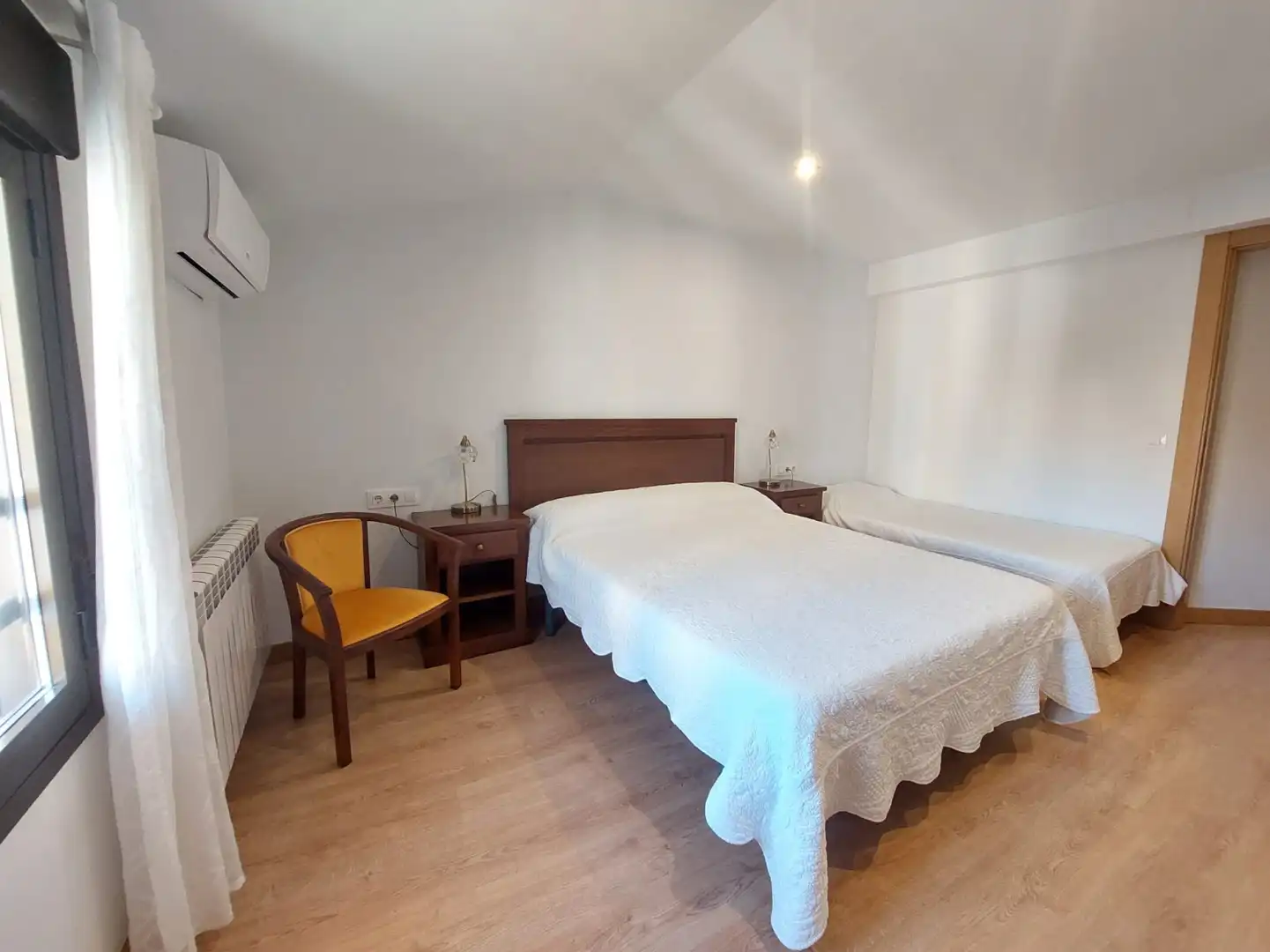 Habitación de Casa adosada en venta en Milagro con Aire acondicionado, Calefacción y Amueblado