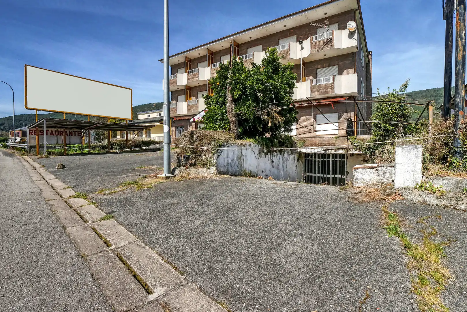 Vista exterior de Edifici en venda en Quiroga amb Piscina comunitària