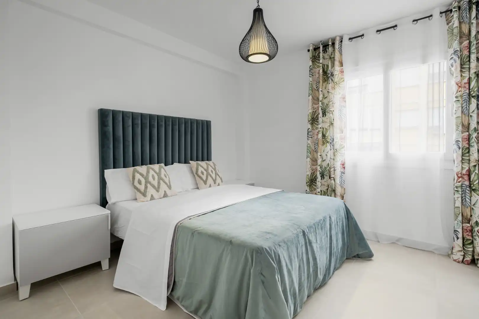 Habitación de Apartamento en venta en Estepona con Aire acondicionado, Terraza y Amueblado