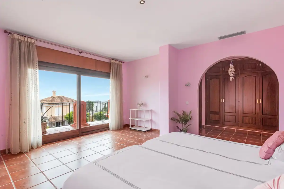 Chalet con piscina en venta en Calle Benahavis, imagen 13