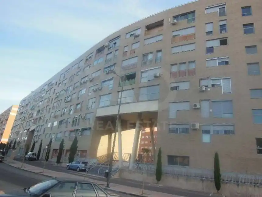 Vista exterior de Edificio en venta en Parla