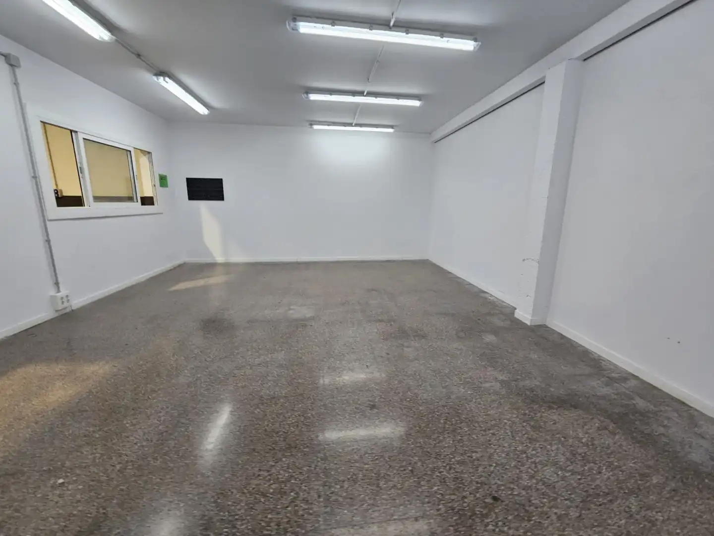 Fabrikhallen zur Miete in Terrassa mit Heizung und Alarm