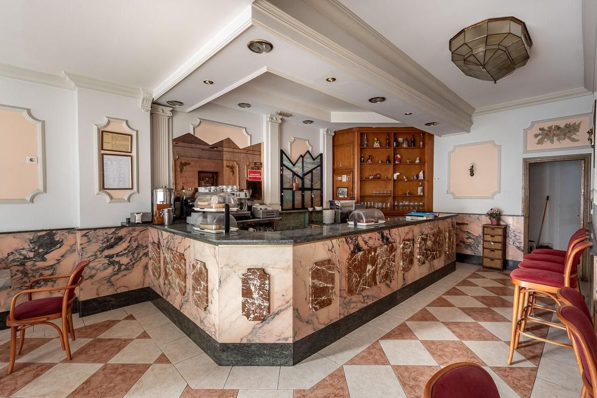 Premises for sale in  Granada Capital