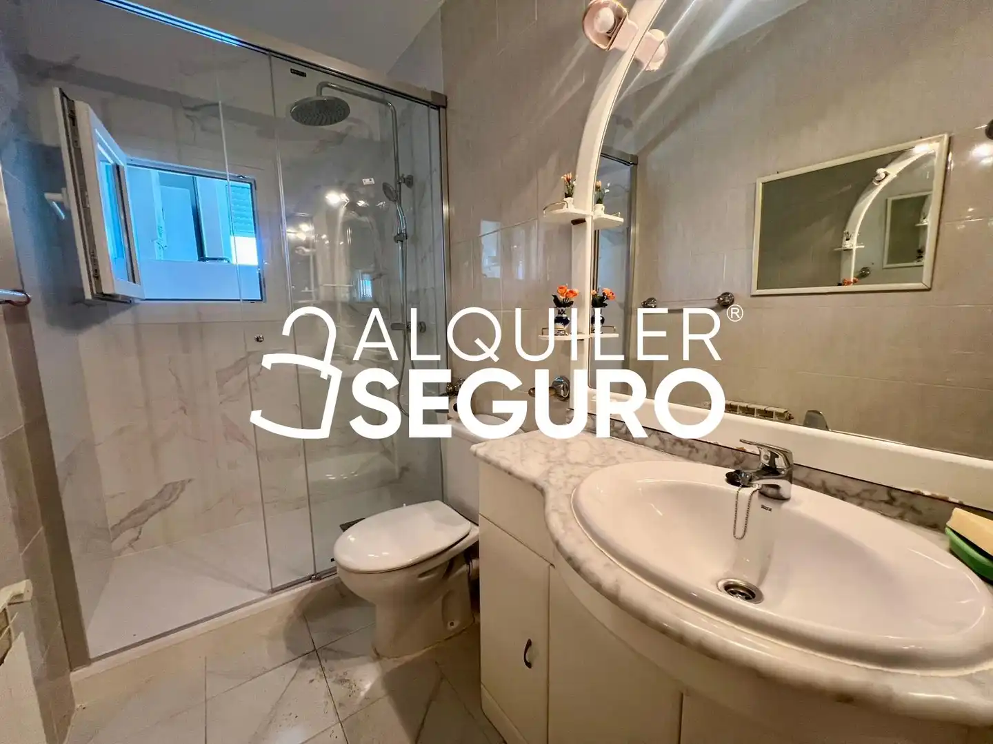 Badezimmer von Wohnung zur Miete in Madrid mit Klimaanlage, Heizung und Abstellraum