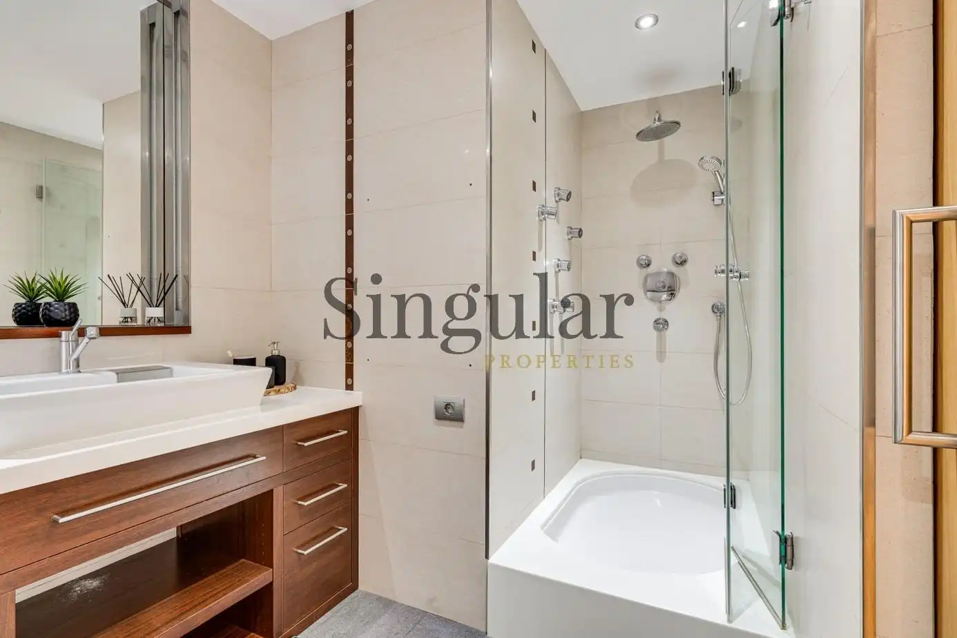 Baño de Piso en venta en Barcelona con Aire acondicionado, Calefacción y Terraza