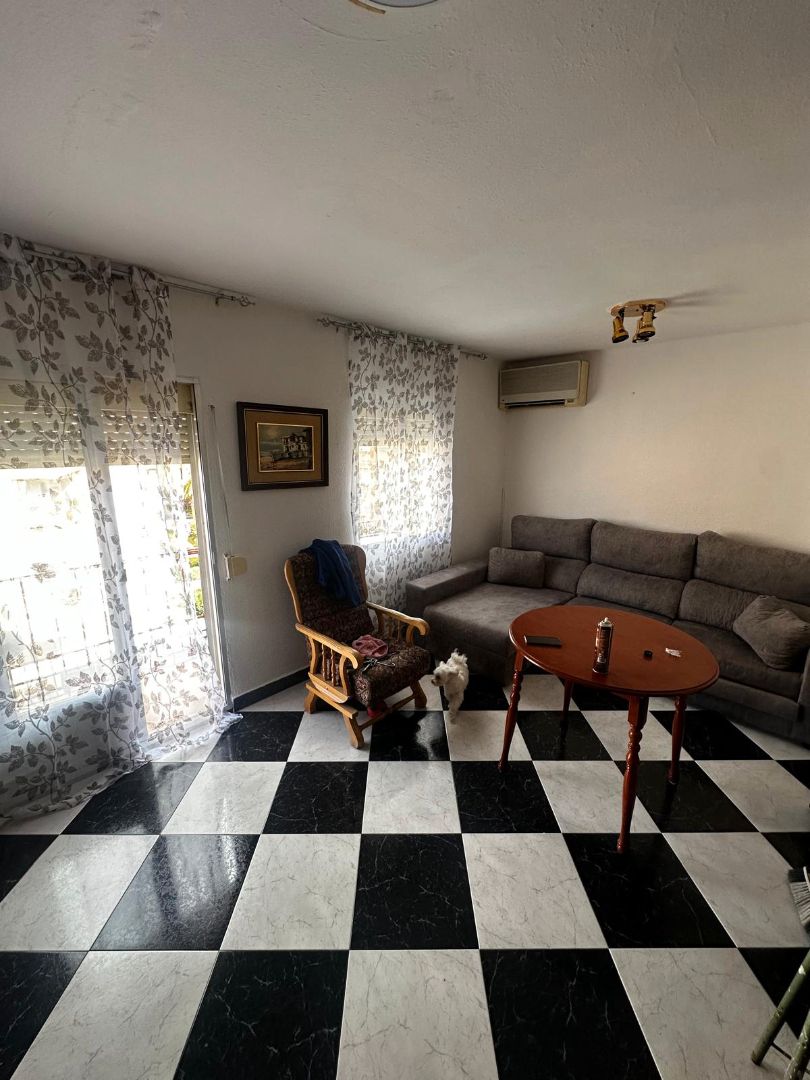 Sala d'estar de Pis de lloguer en  Jaén Capital amb Aire condicionat i Moblat