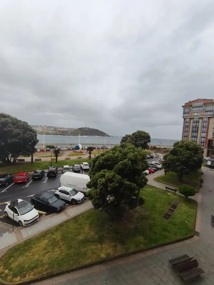 Aparcament de Pis per a compartir en A Coruña Capital  amb Parquet, Traster i Moblat