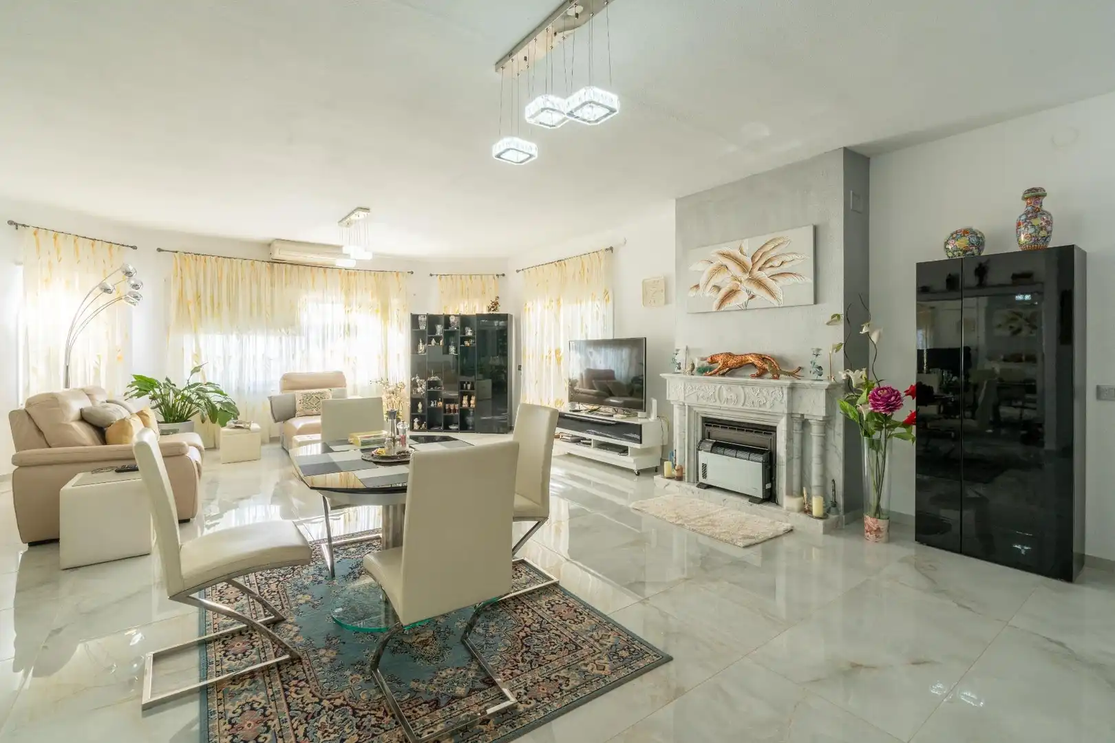 Sala d'estar de Casa o xalet en venda en Granadilla de Abona amb Jardí privat, Terrassa i Piscina