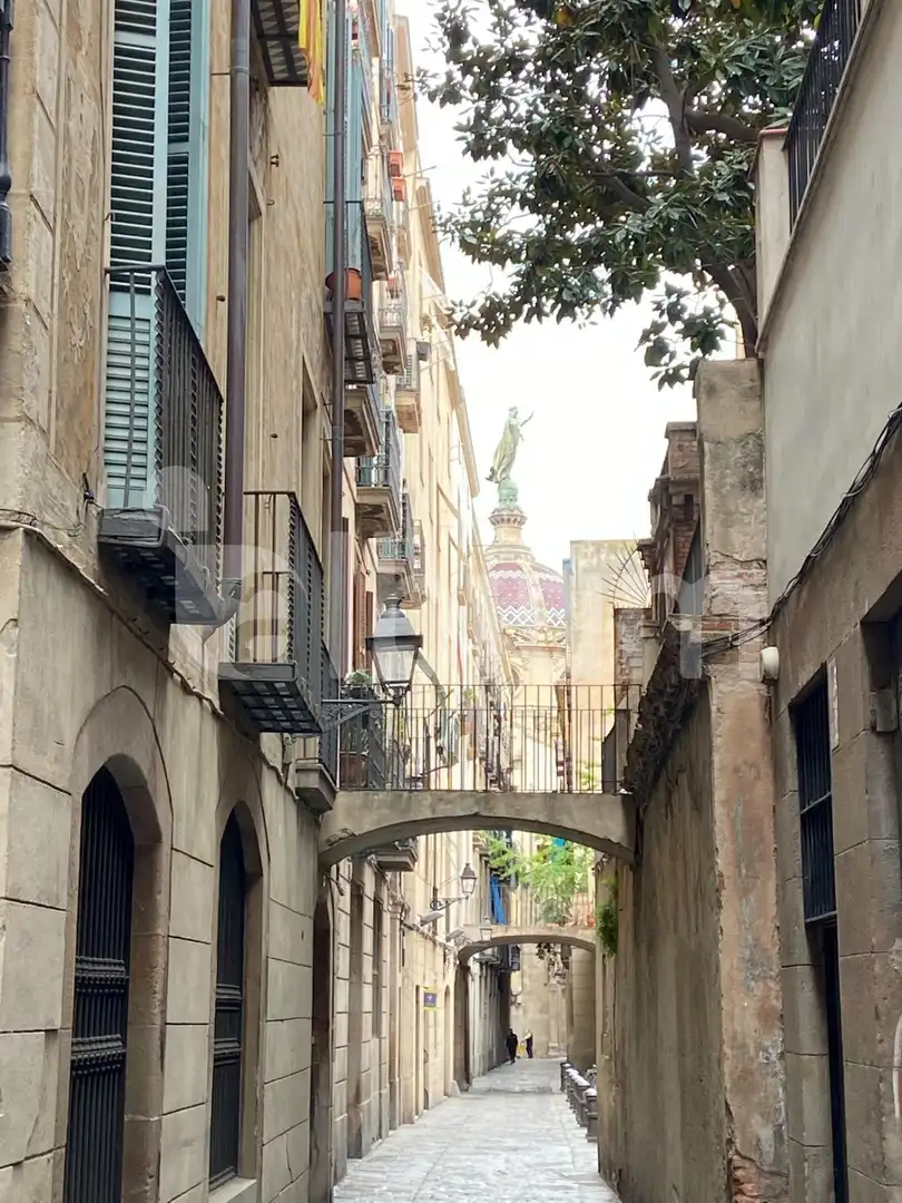 Vista exterior de Edifici en venda en Barcelona