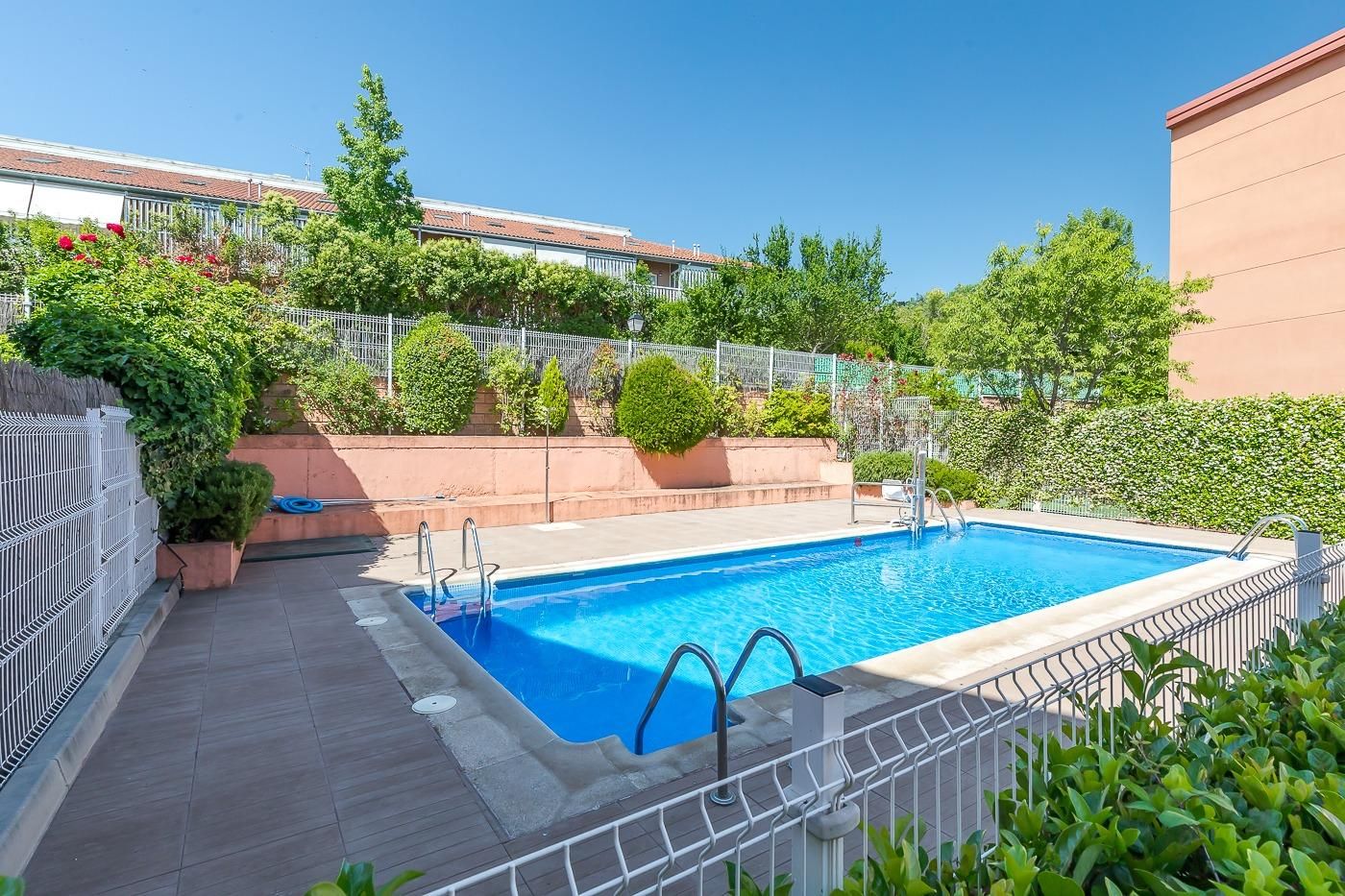 Piscina de Pis en venda en San Lorenzo de El Escorial amb Calefacció, Traster i Piscina comunitària
