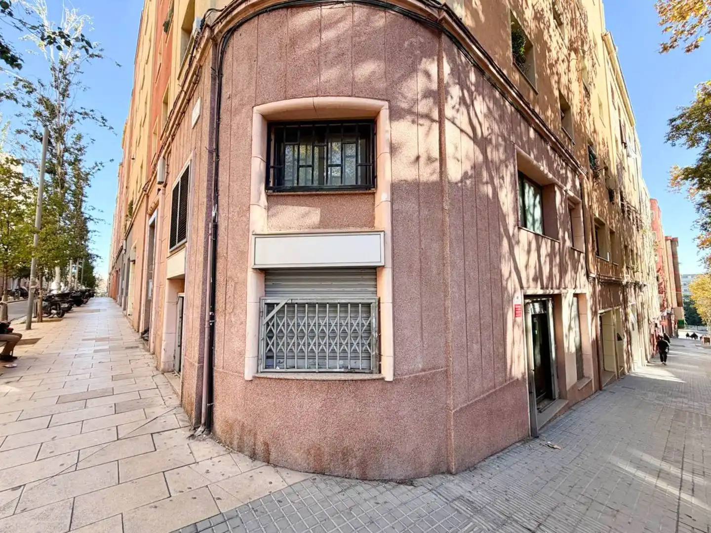 Exterior view of Commercial properties for sale in Barcelona  with Air Conditioner and Heating