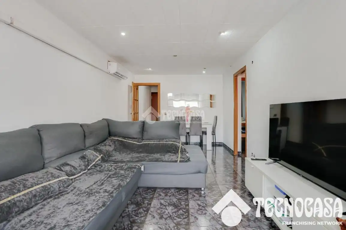 Living room of Flat for sale in Badalona  with Air Conditioner and Terrace