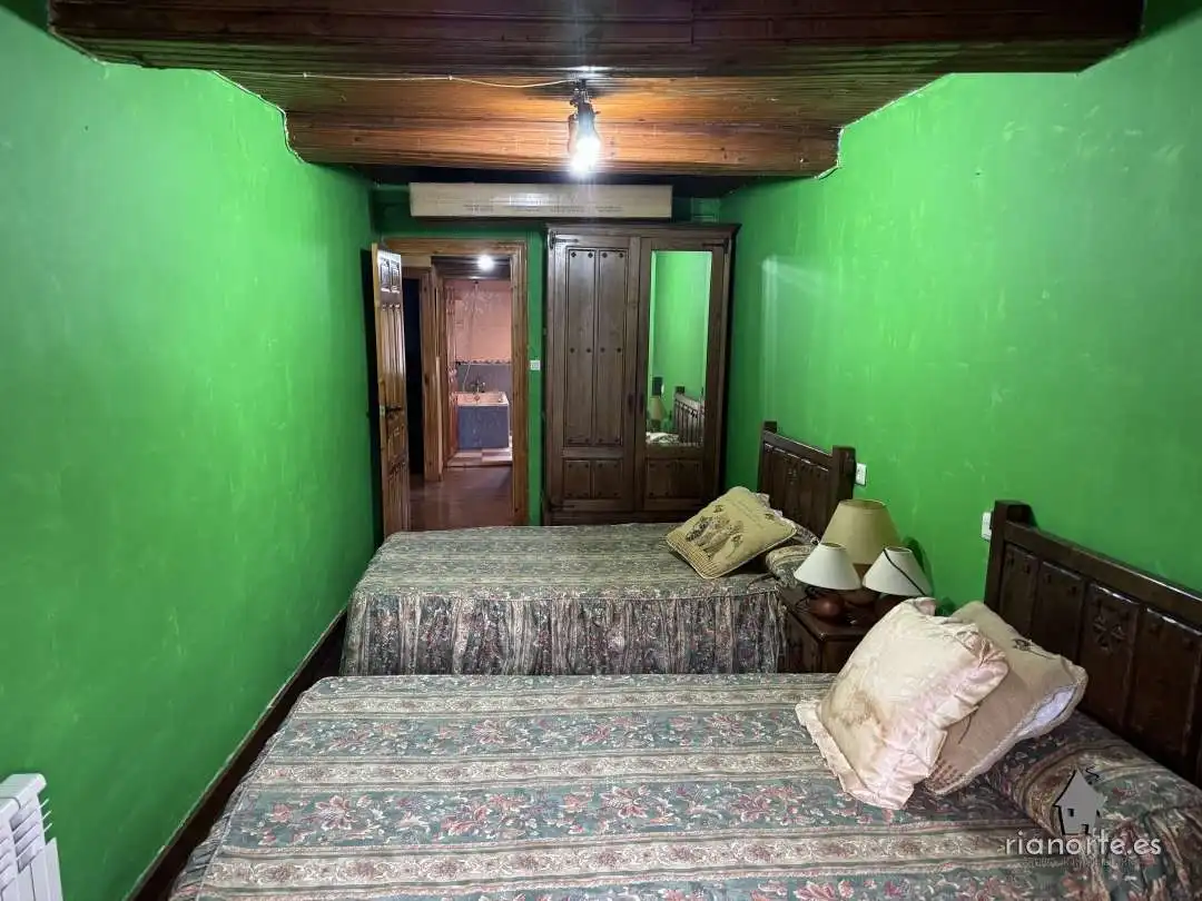 Bedroom of Houses for sale in Peñamellera Alta  with Heating