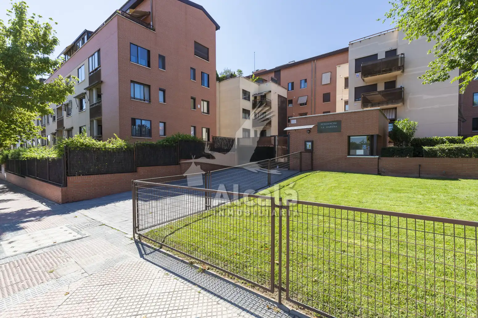 Vista exterior de Ático en venta en Alcalá de Henares con Aire acondicionado, Calefacción y Terraza