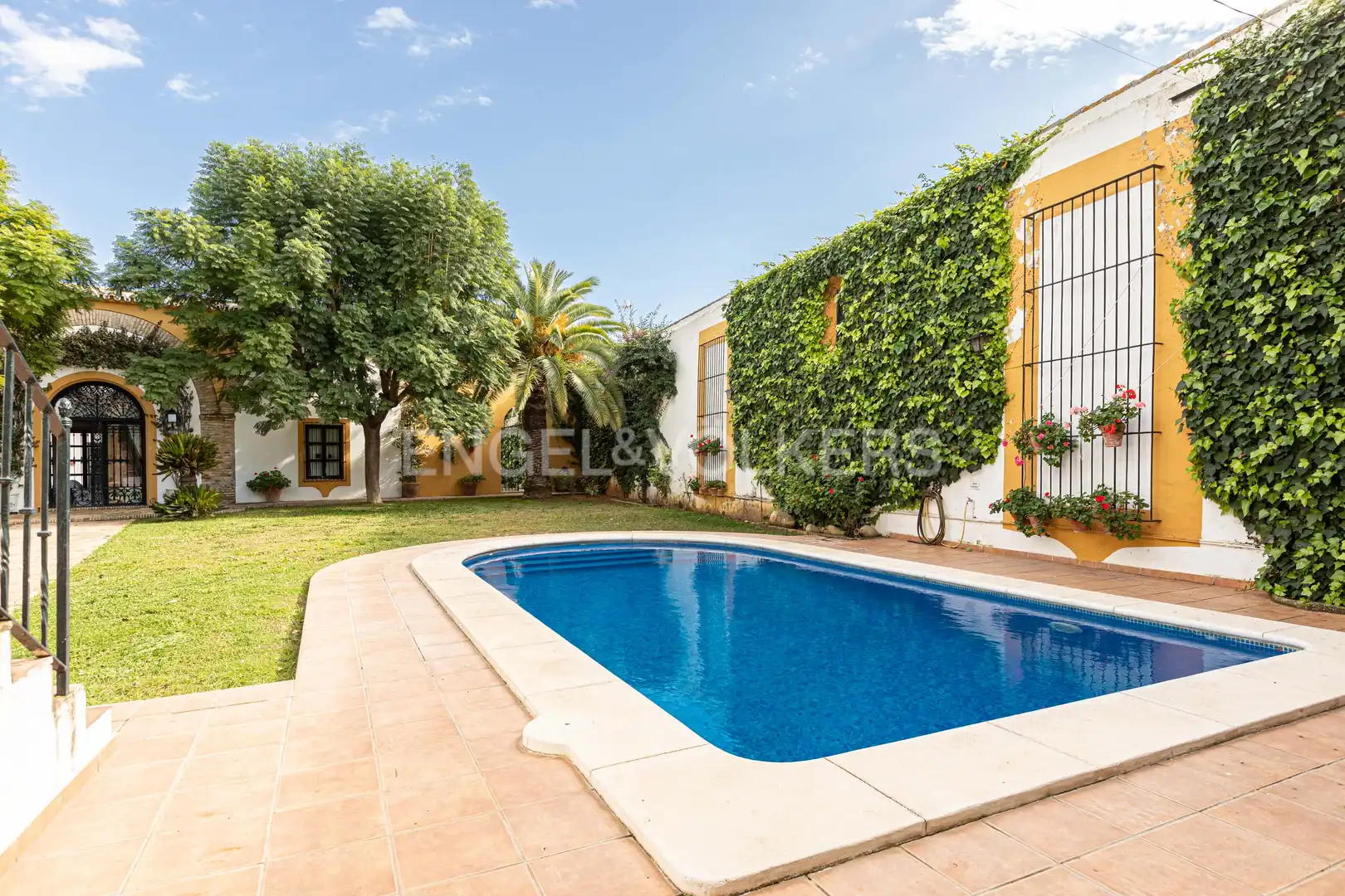 Jardín de Casa o chalet en venta en Umbrete con Calefacción, Jardín privado y Piscina