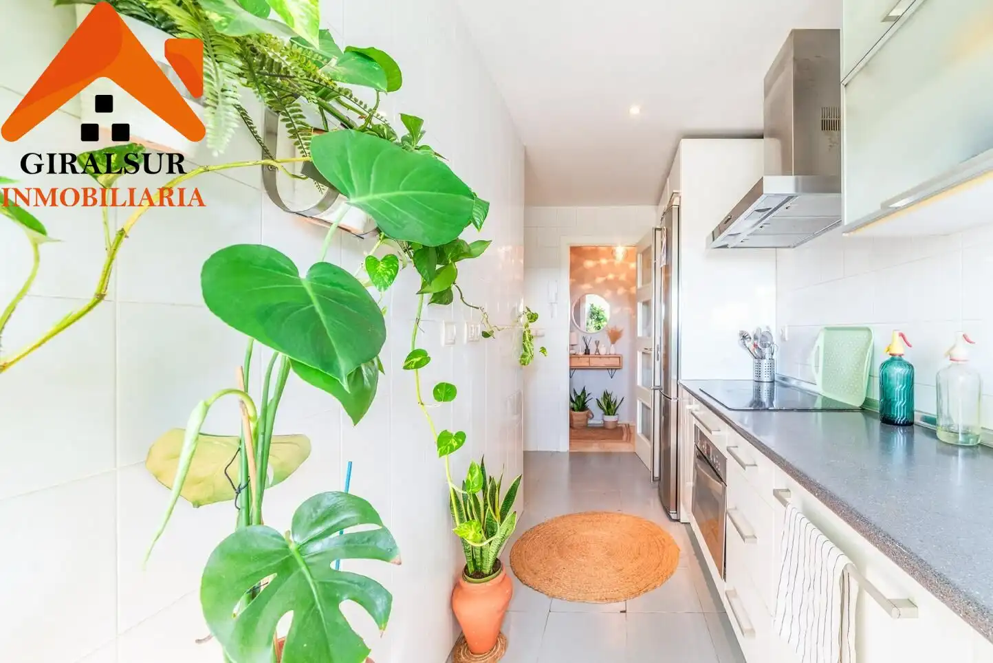 Kitchen of Flat for sale in Sevilla  with Air Conditioner and Storage room