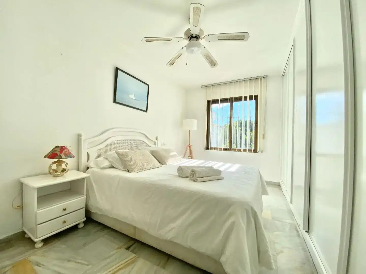 Schlafzimmer von Wohnung zur Miete in Mijas mit Schwimmbad
