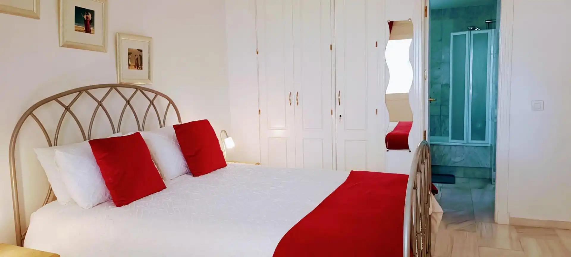 Dormitori de Apartament de lloguer en Marbella amb Calefacció, Jardí privat i Moblat