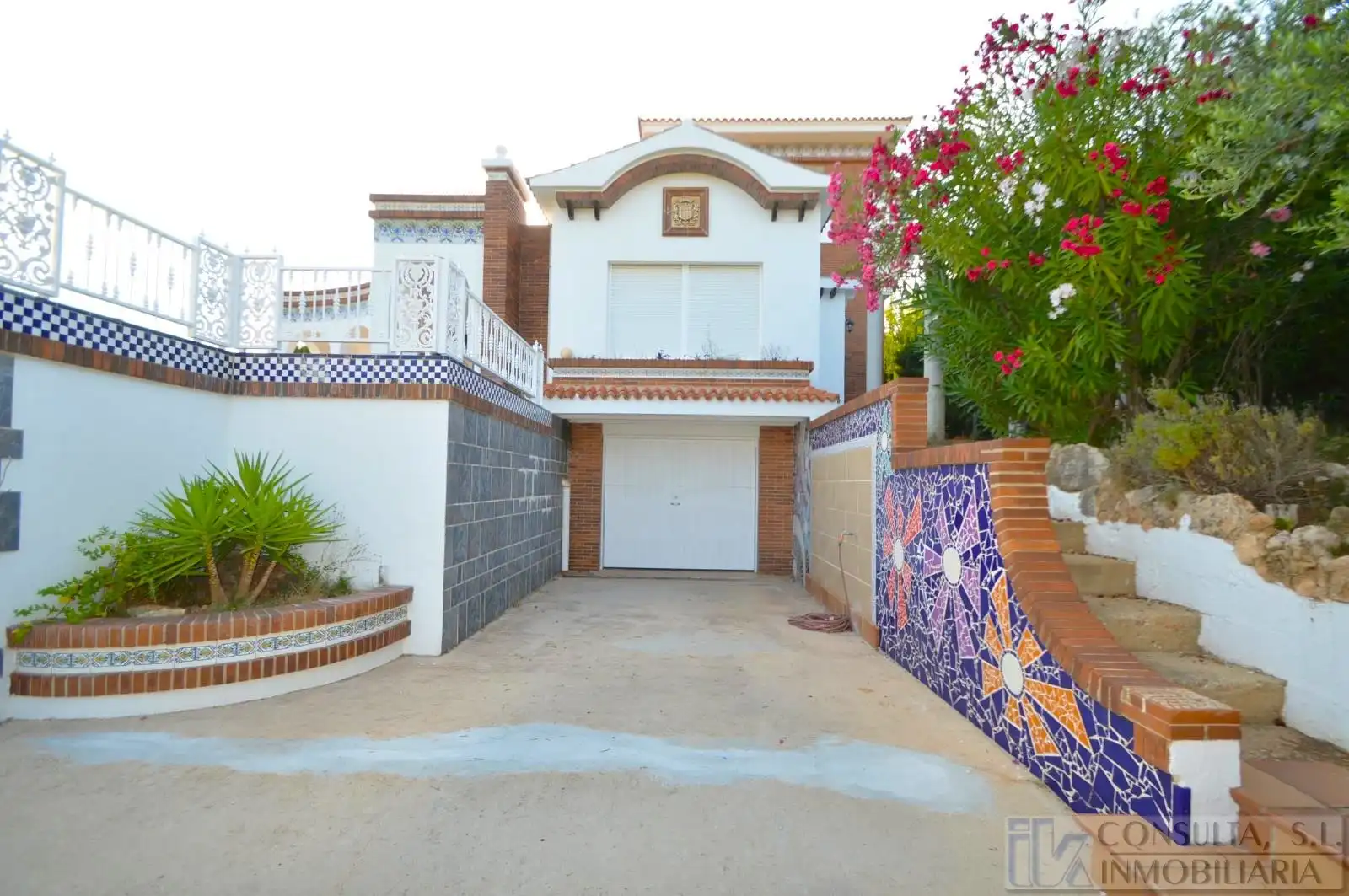 Vista exterior de Casa o xalet en venda en Vinaròs amb Jardí privat, Terrassa i Piscina