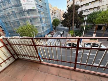 Wohnung mit Balkon zum Verkauf in Elche ciudad