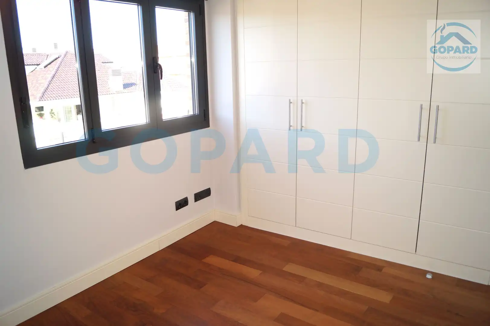 Habitación de Casa adosada de alquiler en Villanueva de la Cañada con Aire acondicionado, Calefacción y Jardín privado