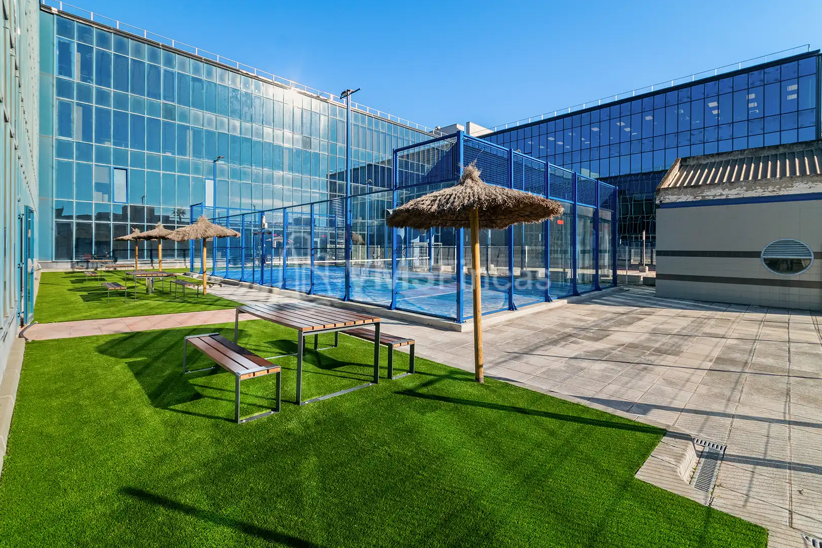 Schwimmbecken von Büro zur Miete in El Prat de Llobregat mit Klimaanlage, Heizung und Terrasse
