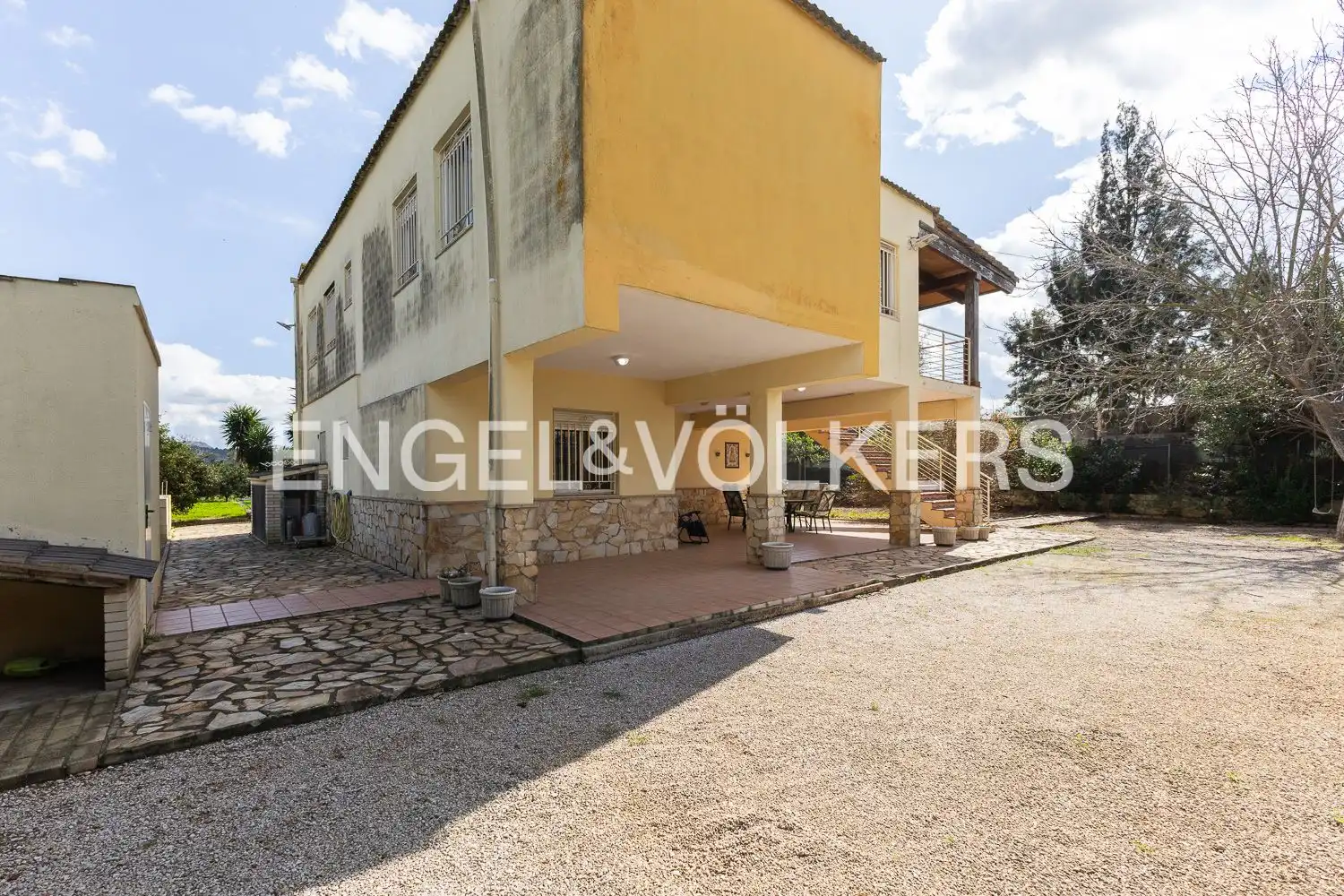 Vista exterior de Casa o xalet en venda en La Pobla Llarga amb Calefacció i Jardí privat