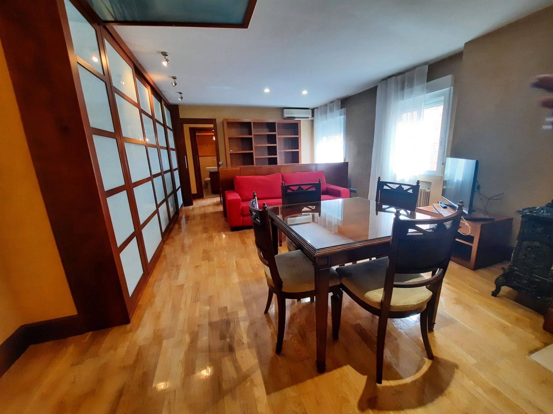 Sala d'estar de Apartament de lloguer en  Madrid Capital amb Aire condicionat, Calefacció i Parquet