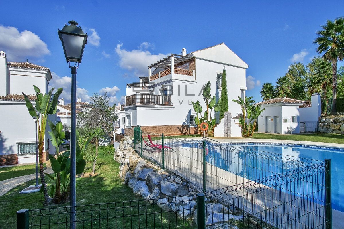 Exterior view of Single-family semi-detached for sale in Alhaurín de la Torre  with Air Conditioner, Terrace and Swimming Pool