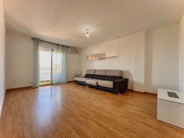 Piso con balcón en venta en Calle Calle Madrid