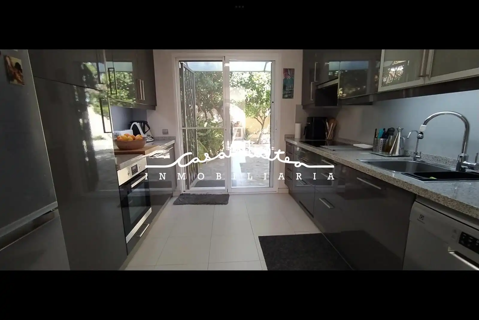 Cuina de Casa o xalet en venda en L'Alfàs del Pi amb Jardí privat i Terrassa