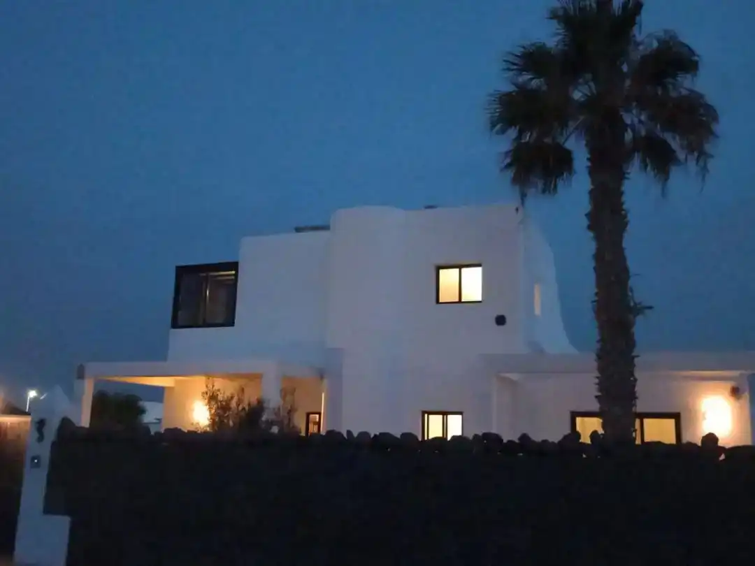 Vista exterior de Casa o xalet en venda en Yaiza amb Aire condicionat i Balcó