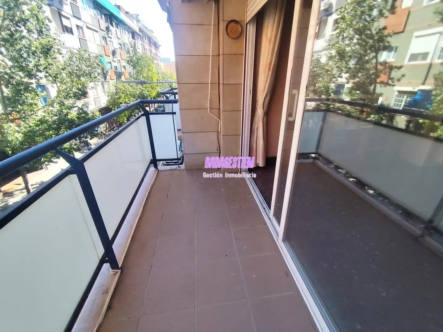 Terraza de Piso en venta en Santa Coloma de Gramenet con Calefacción, Terraza y Balcón