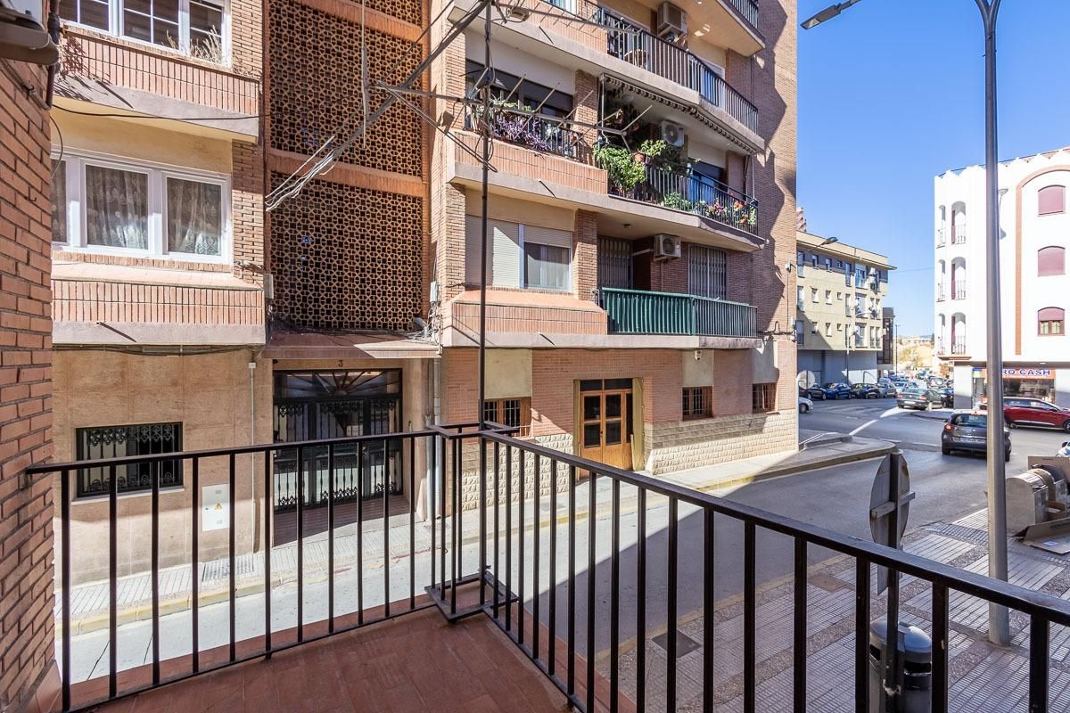 Vista exterior de Pis en venda en Guadix amb Terrassa