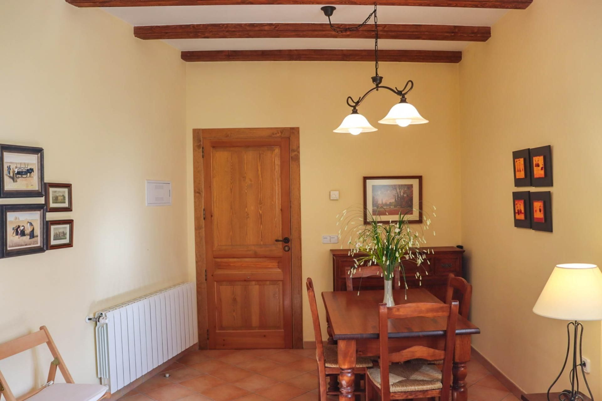 Menjador de Casa o xalet en venda en Camarena de la Sierra amb Calefacció i Jardí privat