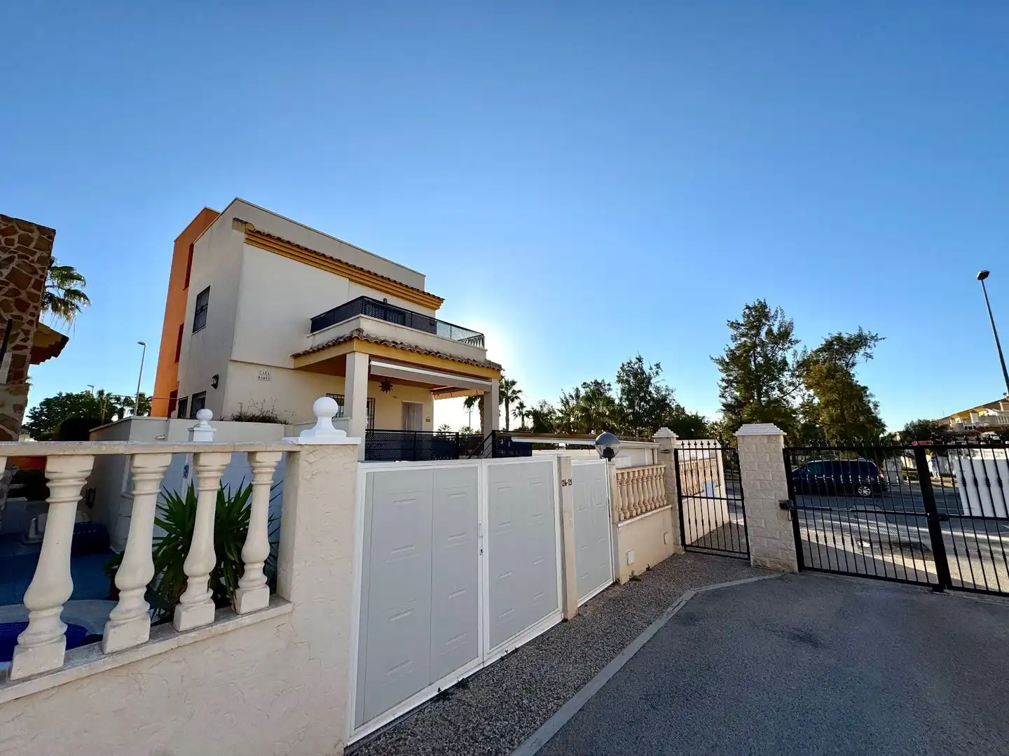 Außenansicht von Haus oder Chalet zur Miete in Guardamar del Segura mit Klimaanlage, Privatgarten und Terrasse