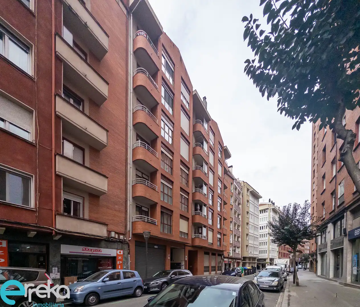 Vista exterior de Pis en venda en Bilbao  amb Terrassa, Traster i Moblat