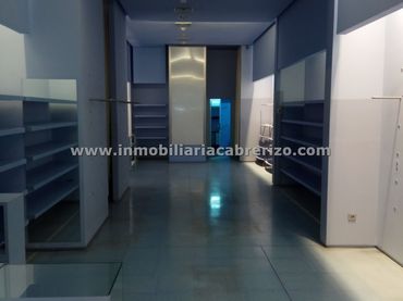 Locale commerciale in affitto a Calle Beti Jai 10