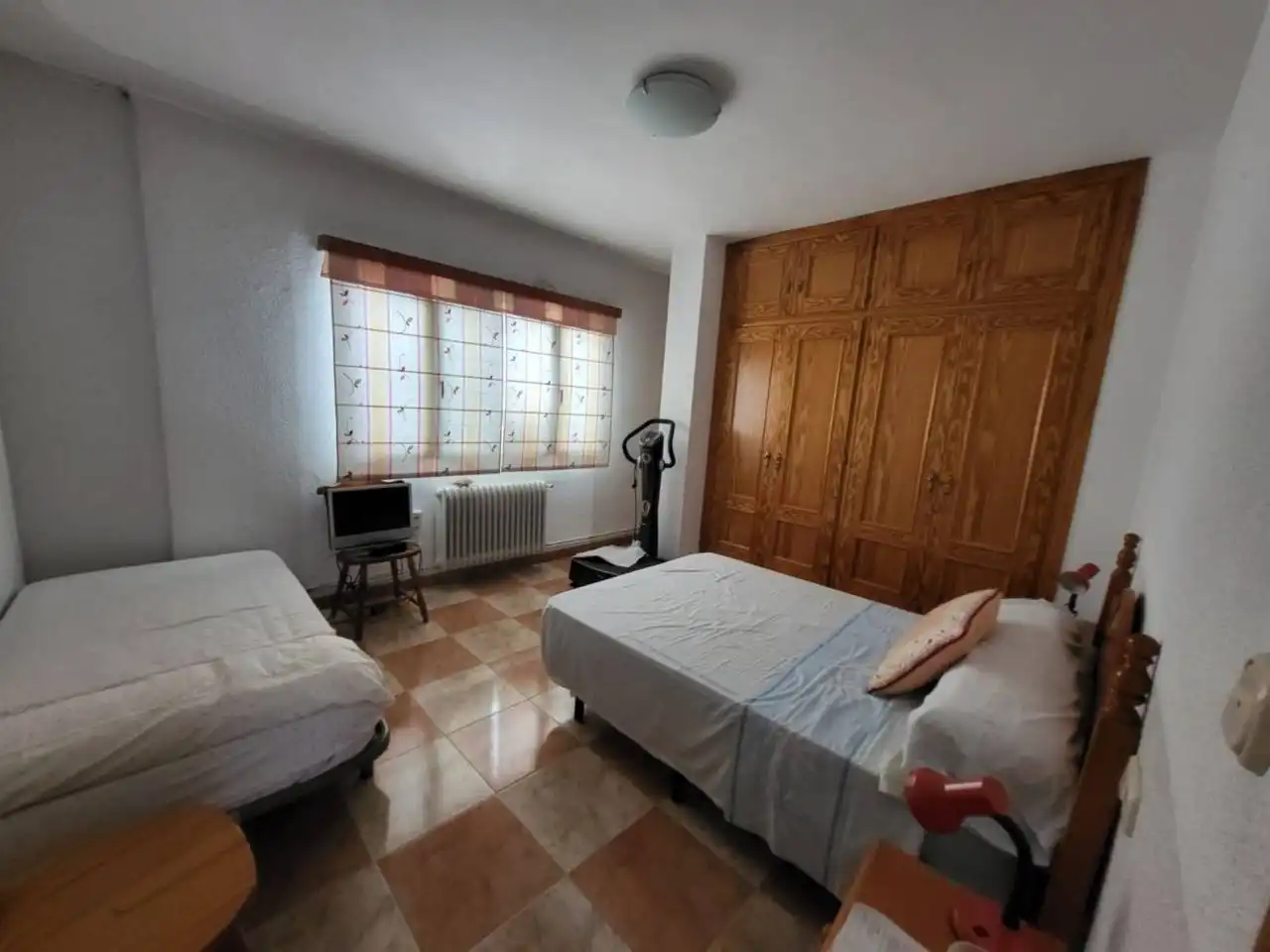 Dormitori de Casa o xalet en venda en Baza amb Calefacció i Terrassa