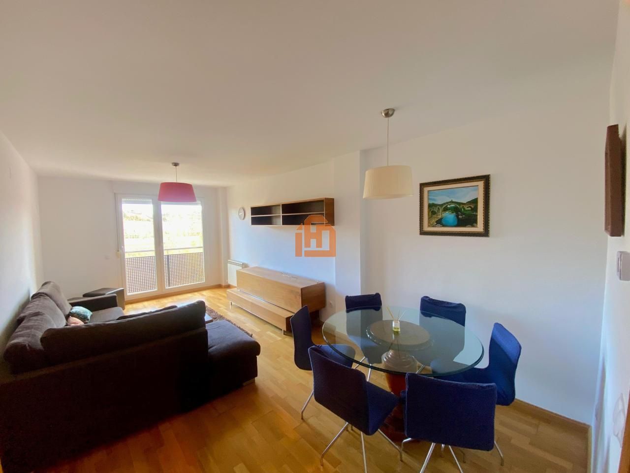 Sala d'estar de Pis en venda en León Capital  amb Calefacció, Parquet i Terrassa