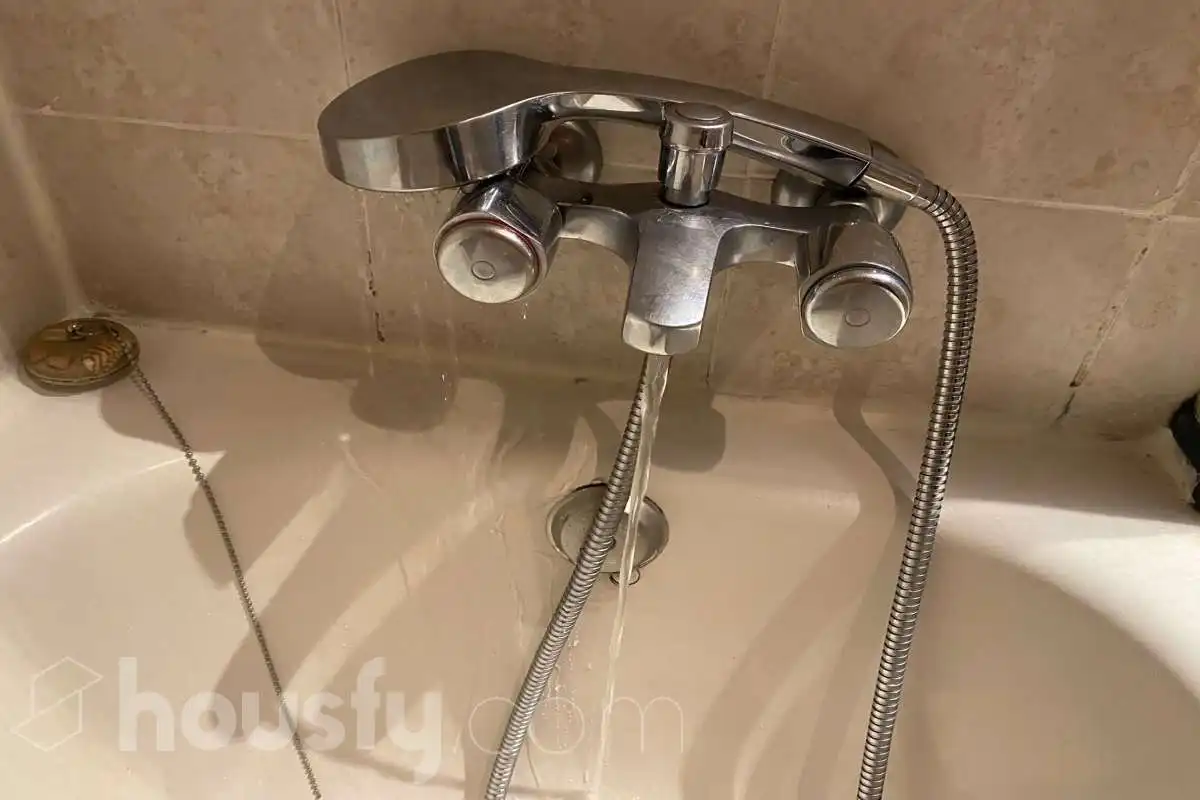 Badezimmer von Wohnung zur Miete in Sevilla mit Klimaanlage, Heizung und Terrasse