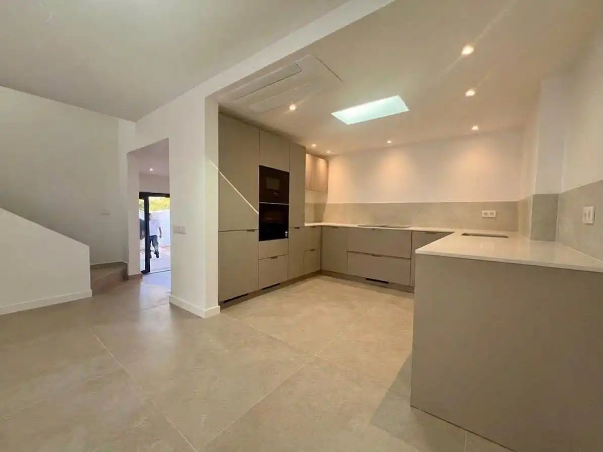 Cocina de Casa adosada en venta en Sant Pere de Ribes con Aire acondicionado, Calefacción y Jardín privado