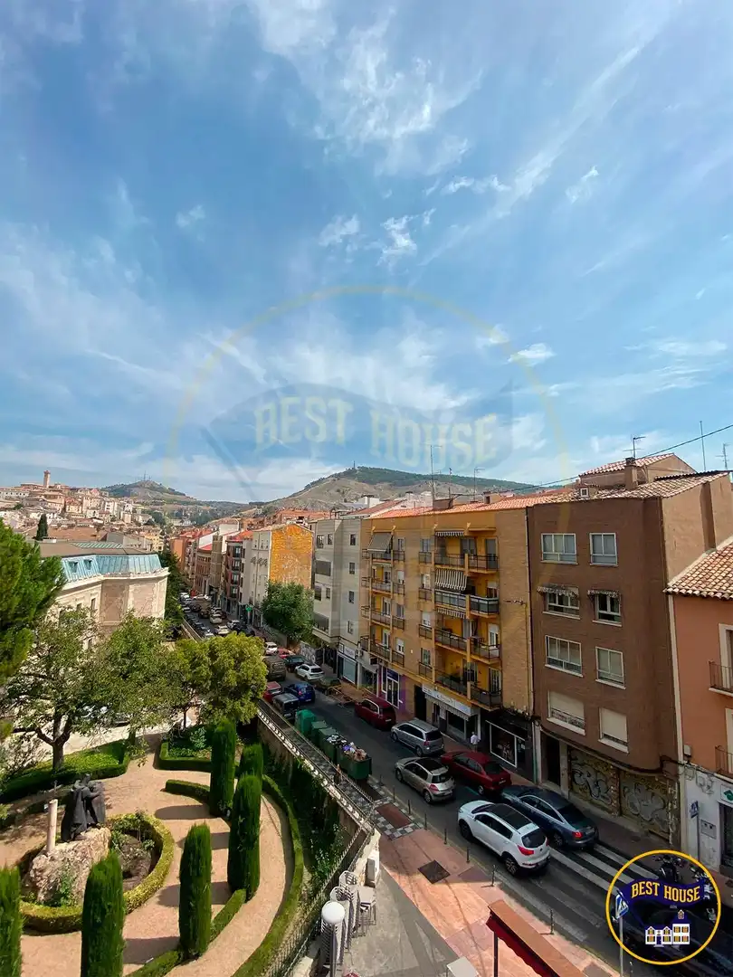 Vista exterior de Pis per a compartir en Cuenca amb Calefacció, Terrassa i Moblat