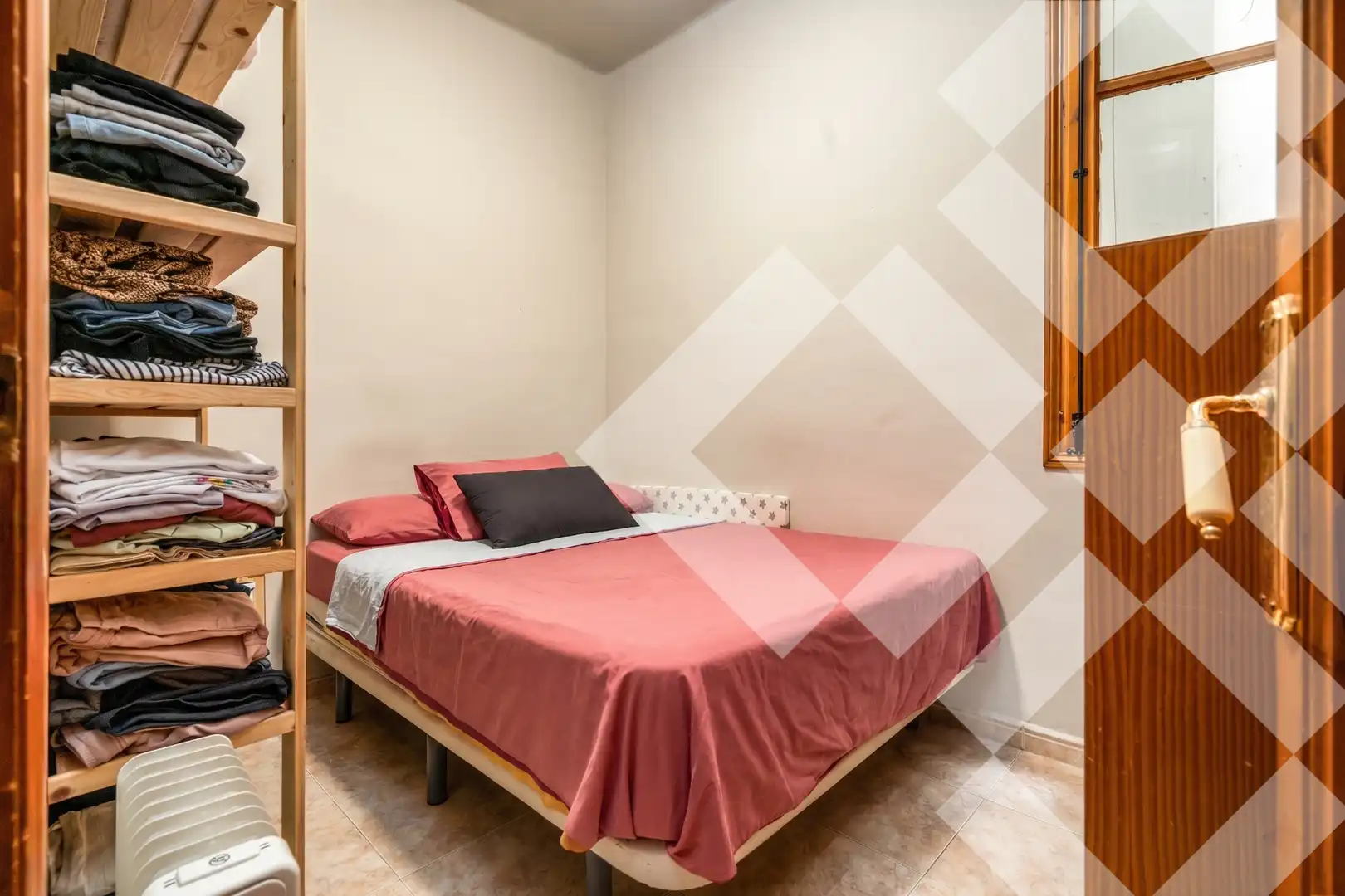 Schlafzimmer von Wohnung zum Verkauf in Barcelona mit Heizung, Ofen und Balkon