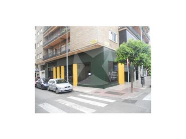Business premises to rent in Av. Santa Marina, 17