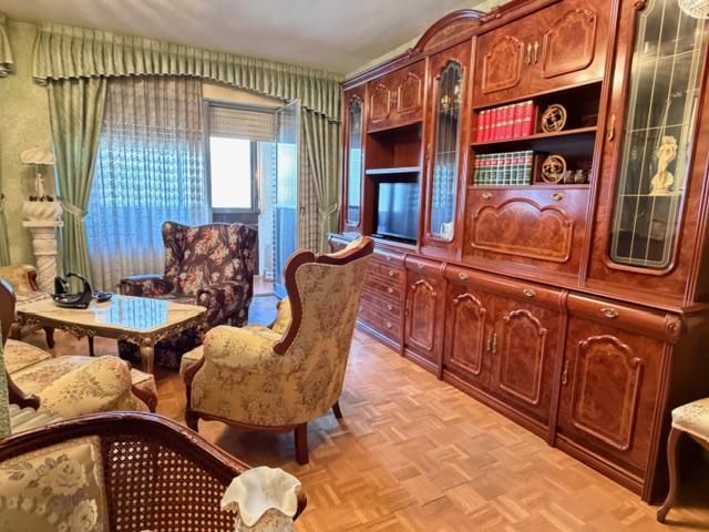 Living room of Flat for sale in  Madrid Capital  with Air Conditioner, Parquet flooring and Terrace